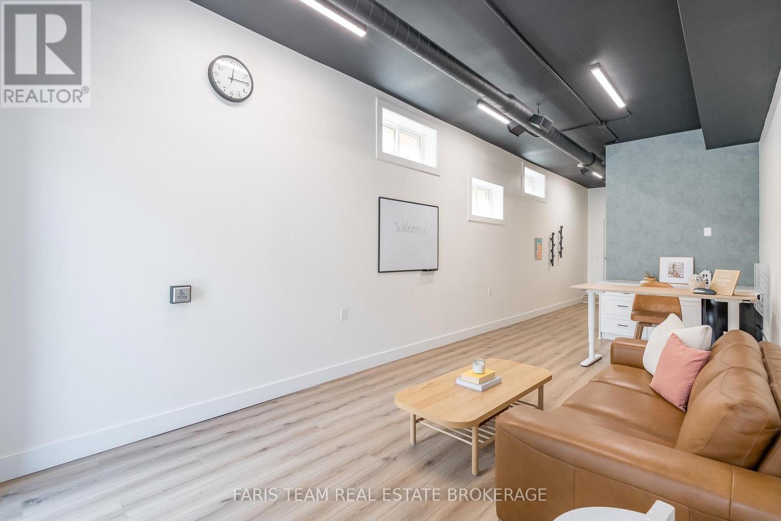 102 Main Street, Penetanguishene, Ontario  L9M 1T5 - Photo 8 - S12487171