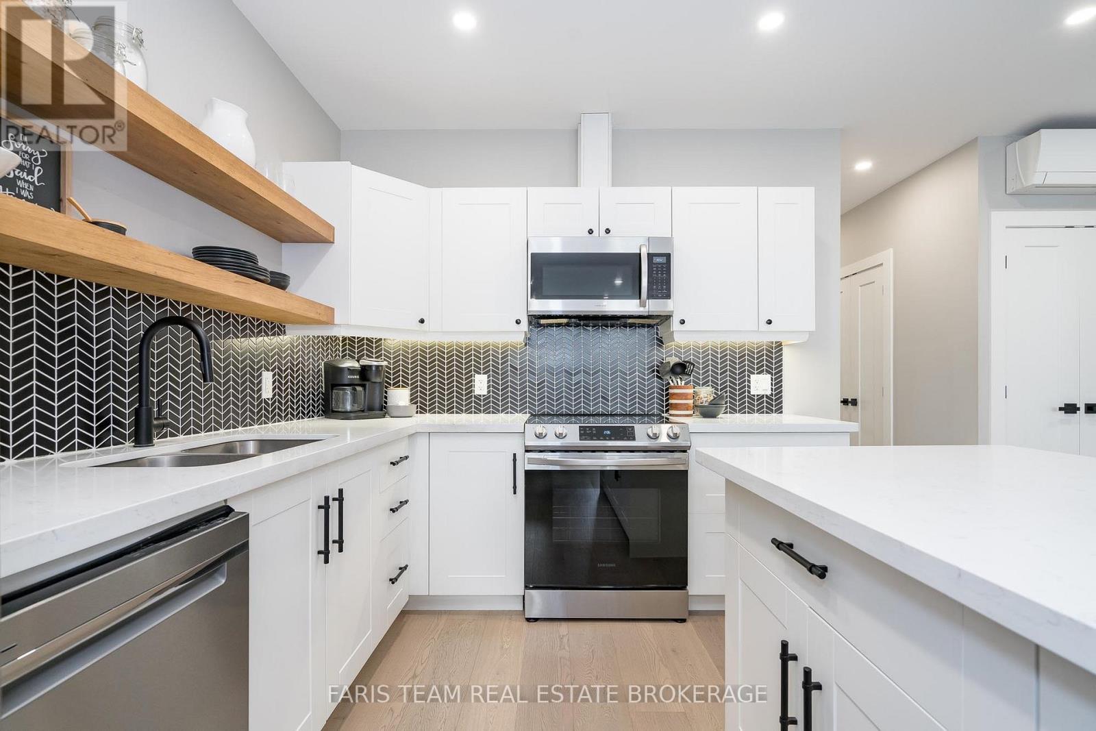 102 Main Street, Penetanguishene, Ontario  L9M 1T5 - Photo 28 - S12487171