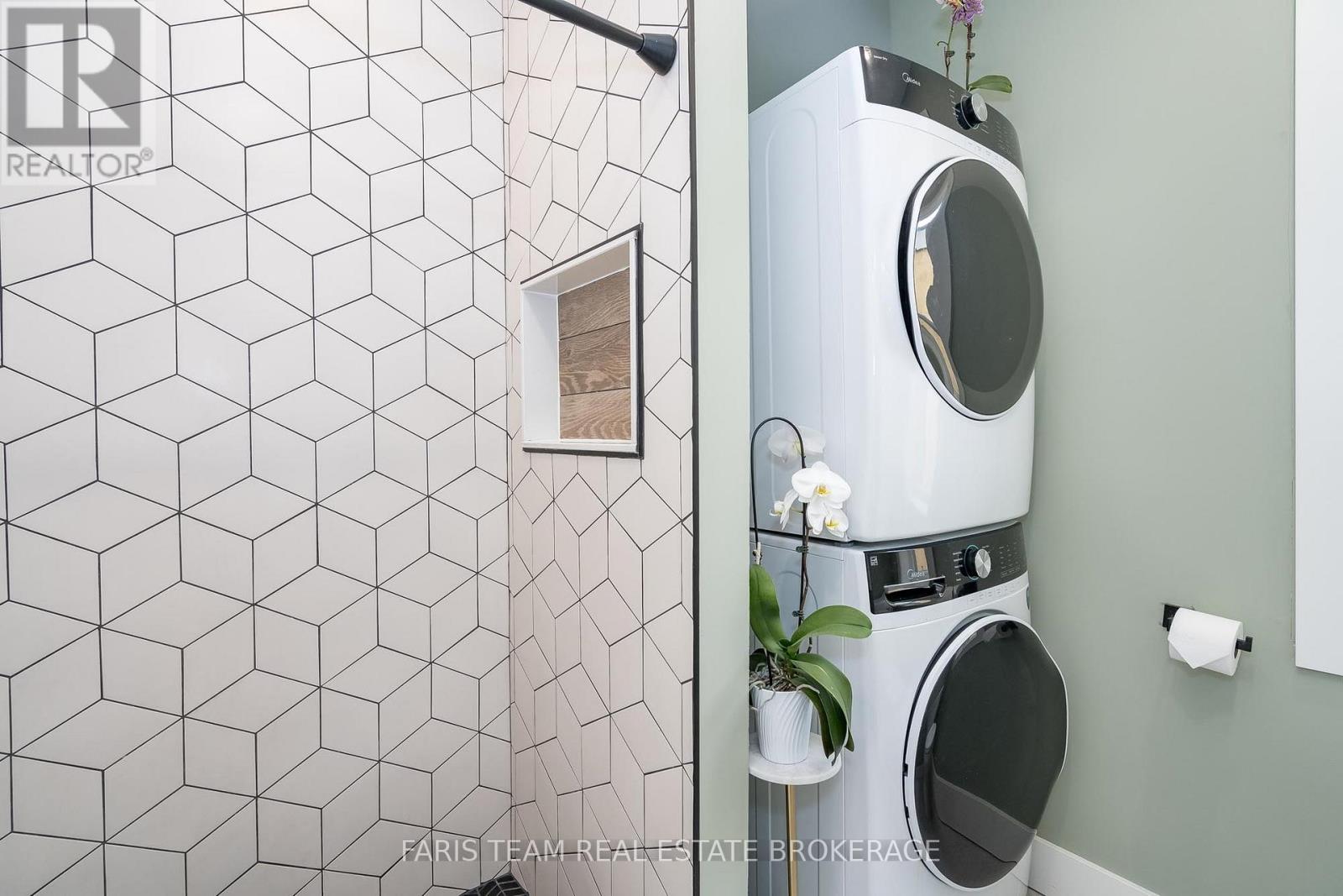 102 Main Street, Penetanguishene, Ontario  L9M 1T5 - Photo 23 - S12487171