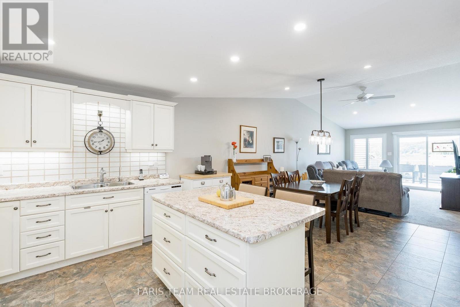 8 Chamberlain Crescent, Penetanguishene, Ontario  L9M 0A5 - Photo 9 - S12386024