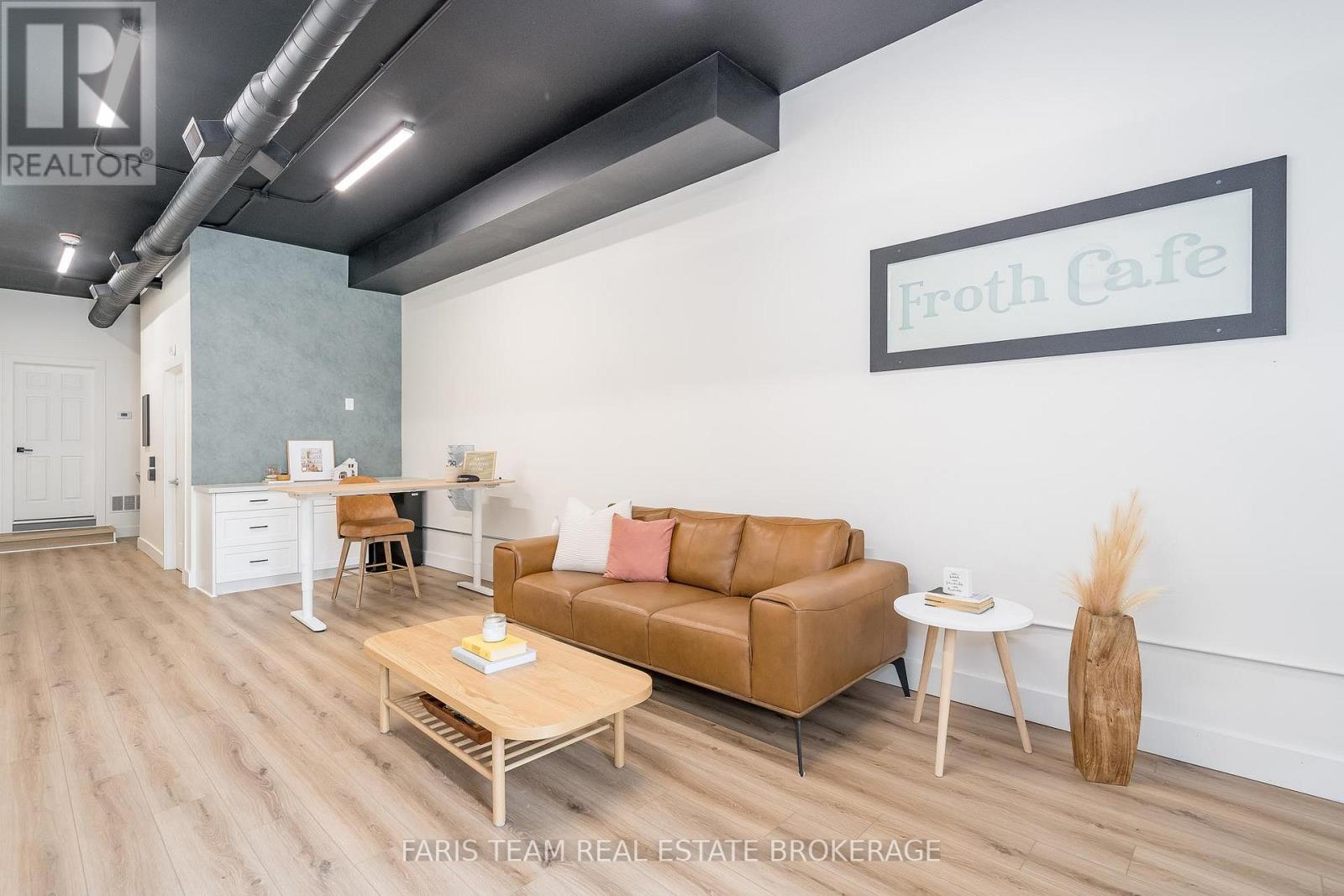 102 Main Street, Penetanguishene, Ontario  L9M 1T5 - Photo 7 - S12487171