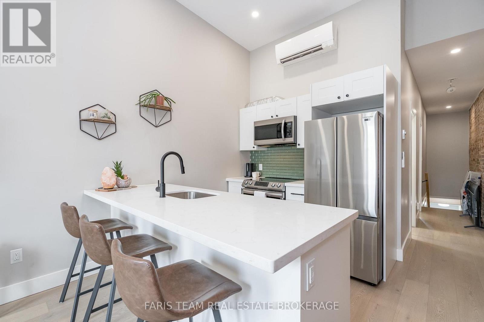 102 Main Street, Penetanguishene, Ontario  L9M 1T5 - Photo 17 - S12487171