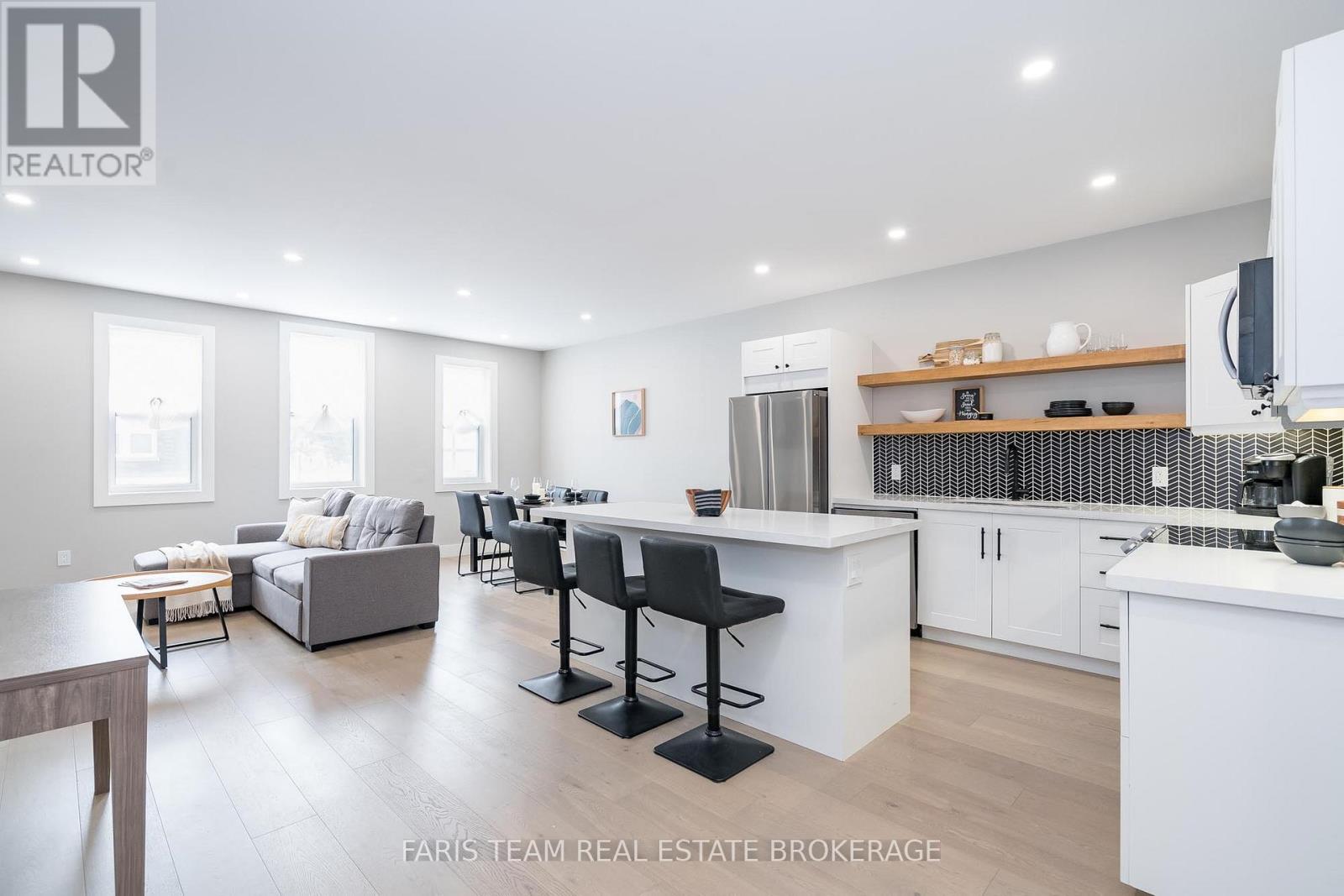 102 Main Street, Penetanguishene, Ontario  L9M 1T5 - Photo 25 - S12487171