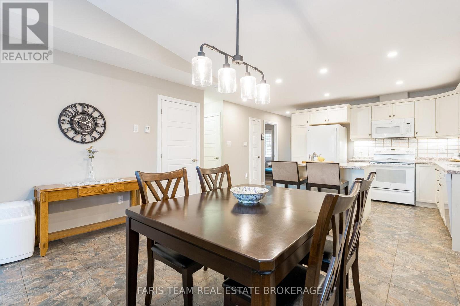 8 Chamberlain Crescent, Penetanguishene, Ontario  L9M 0A5 - Photo 11 - S12386024