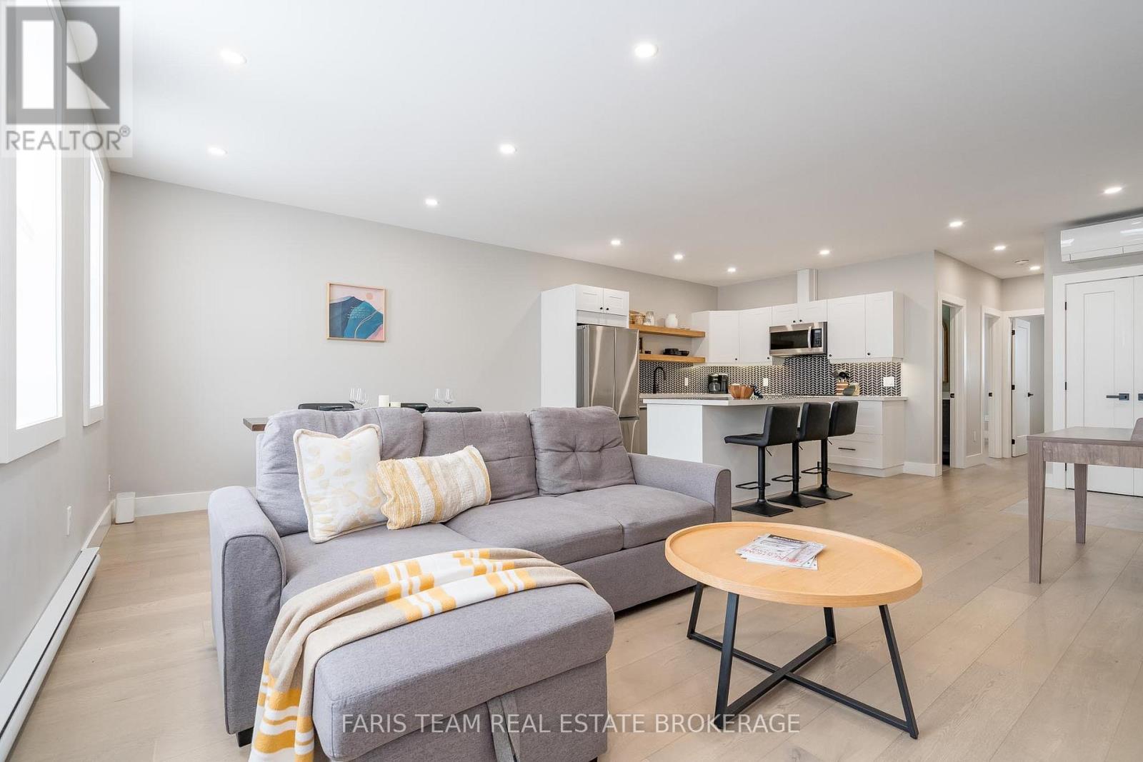 102 Main Street, Penetanguishene, Ontario  L9M 1T5 - Photo 34 - S12487171