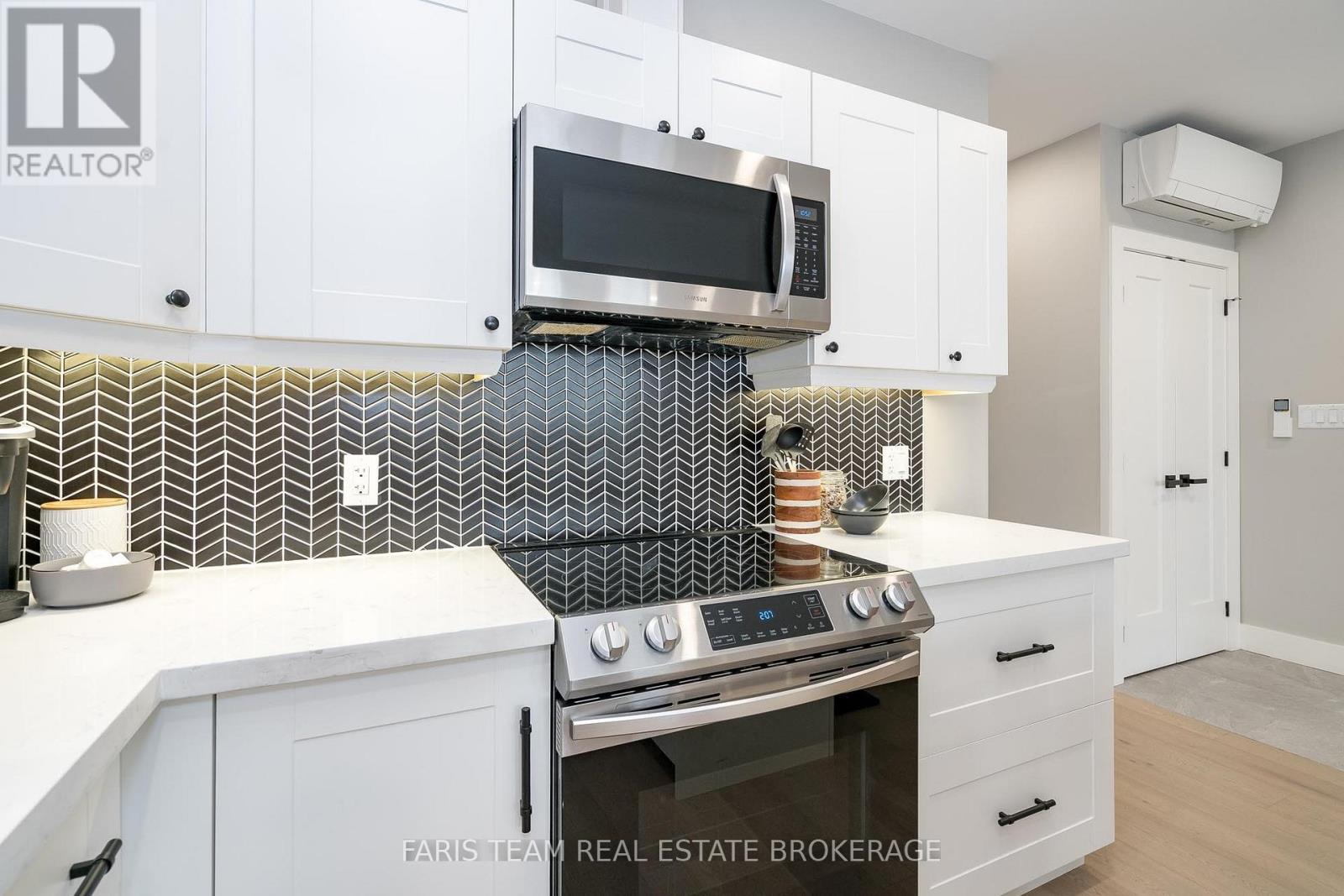 102 Main Street, Penetanguishene, Ontario  L9M 1T5 - Photo 30 - S12487171