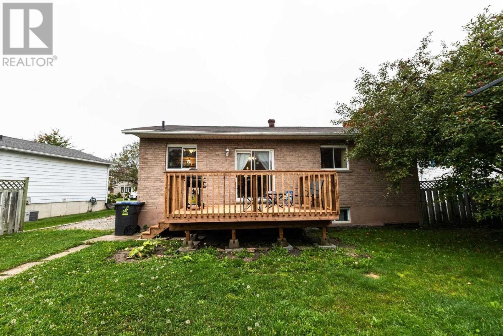 30 Sutton Pl, Sault Ste. Marie, Ontario  P6A 6B4 - Photo 7 - SM252763