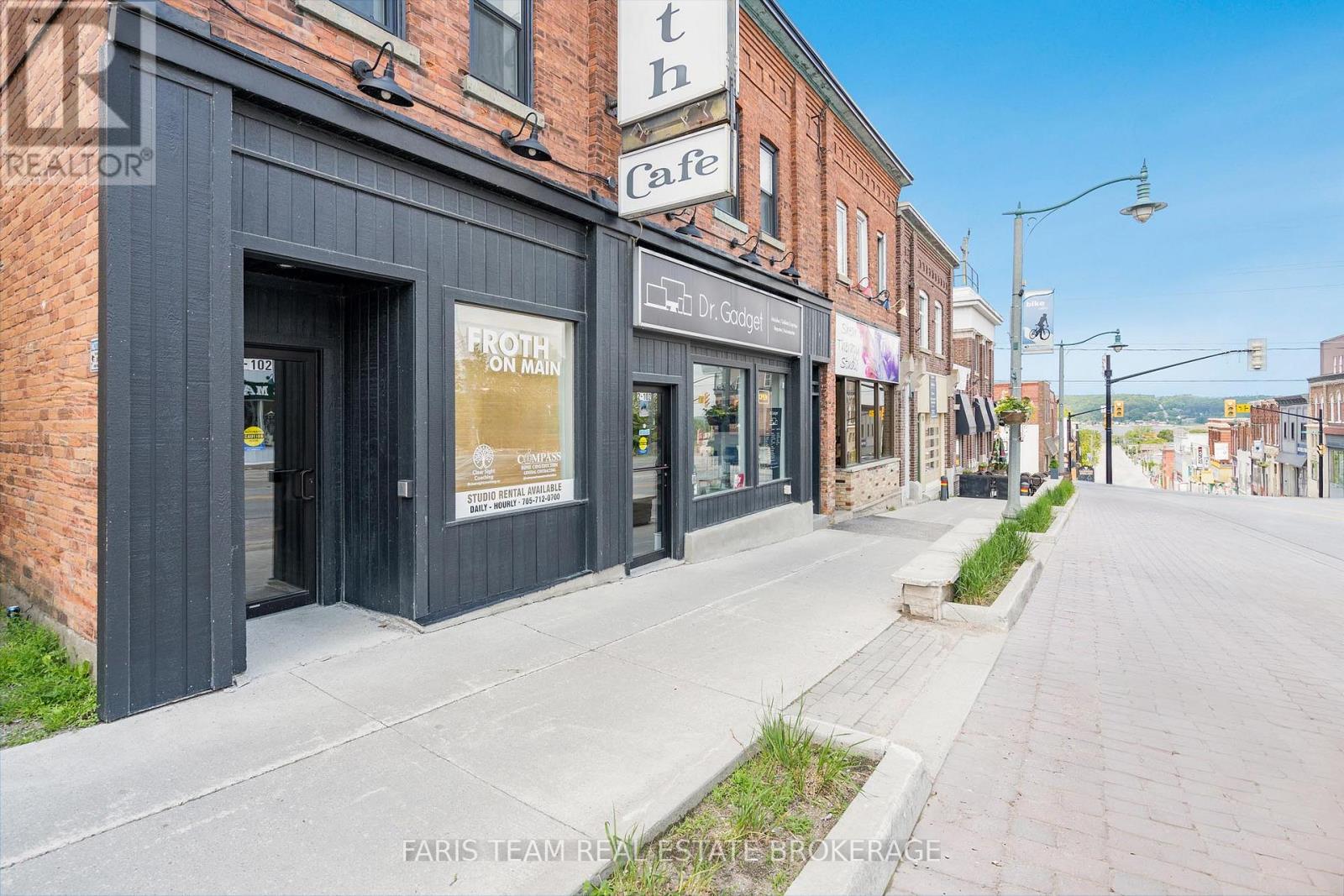 102 Main Street, Penetanguishene, Ontario  L9M 1T5 - Photo 5 - S12487171