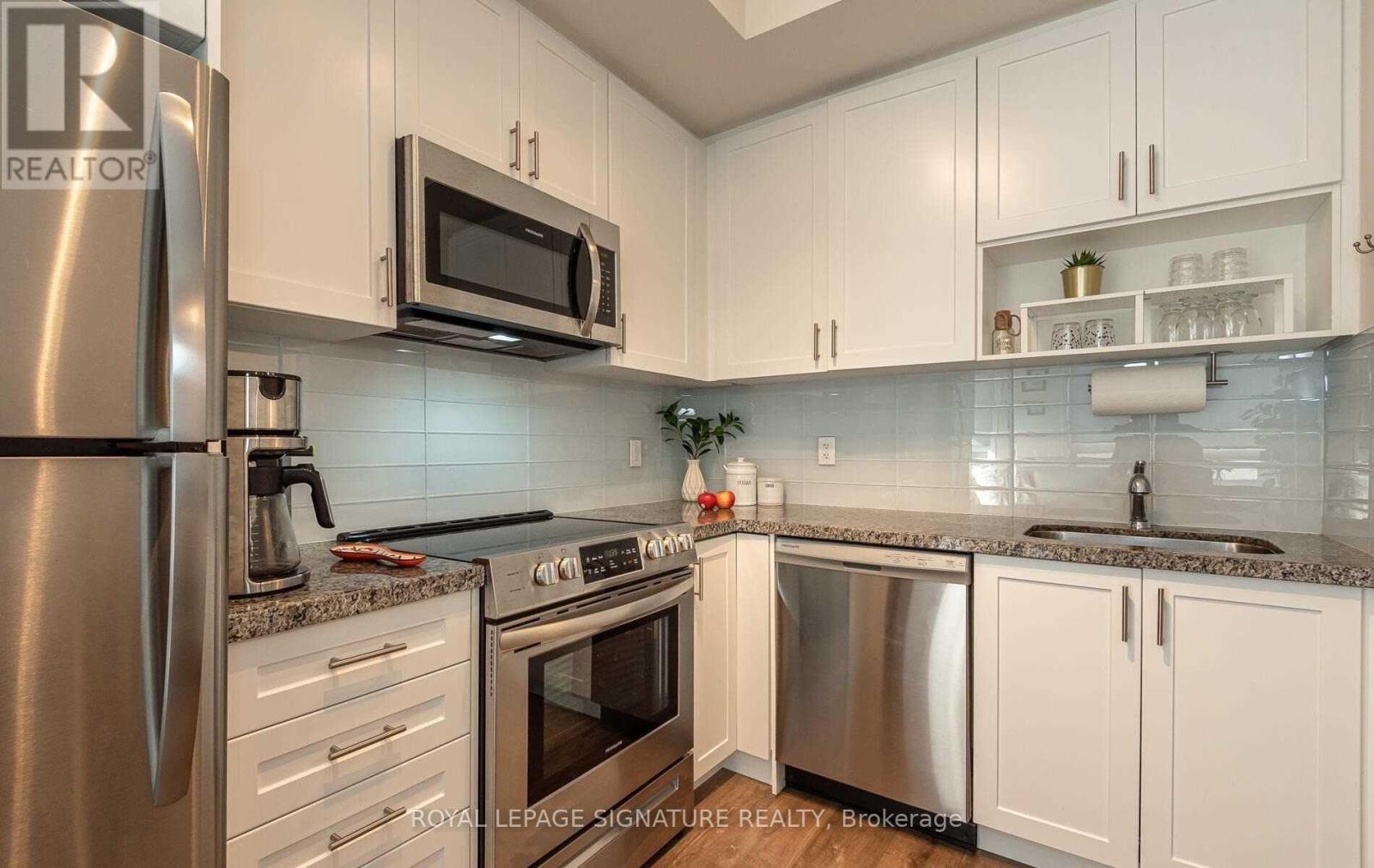 301 - 1120 Briar Hill Avenue, Toronto, Ontario  M6B 0A9 - Photo 3 - W12597090