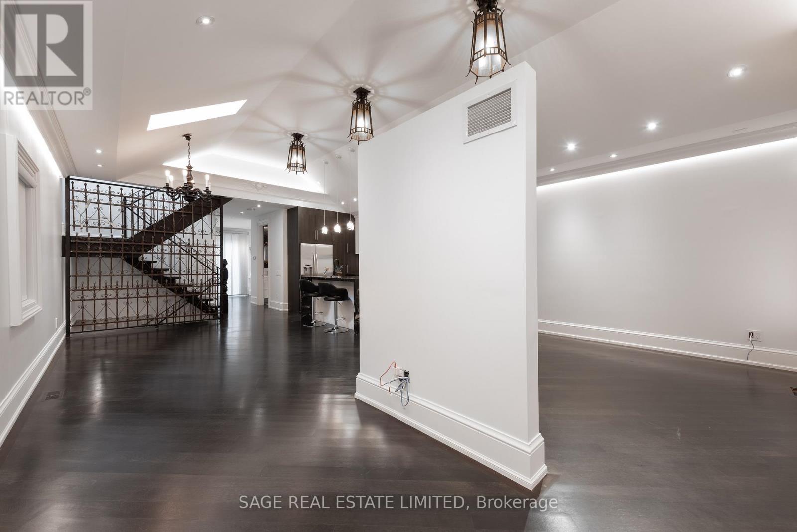 170 Silverthorne Avenue, Toronto, Ontario  M6N 3K3 - Photo 12 - W12597108