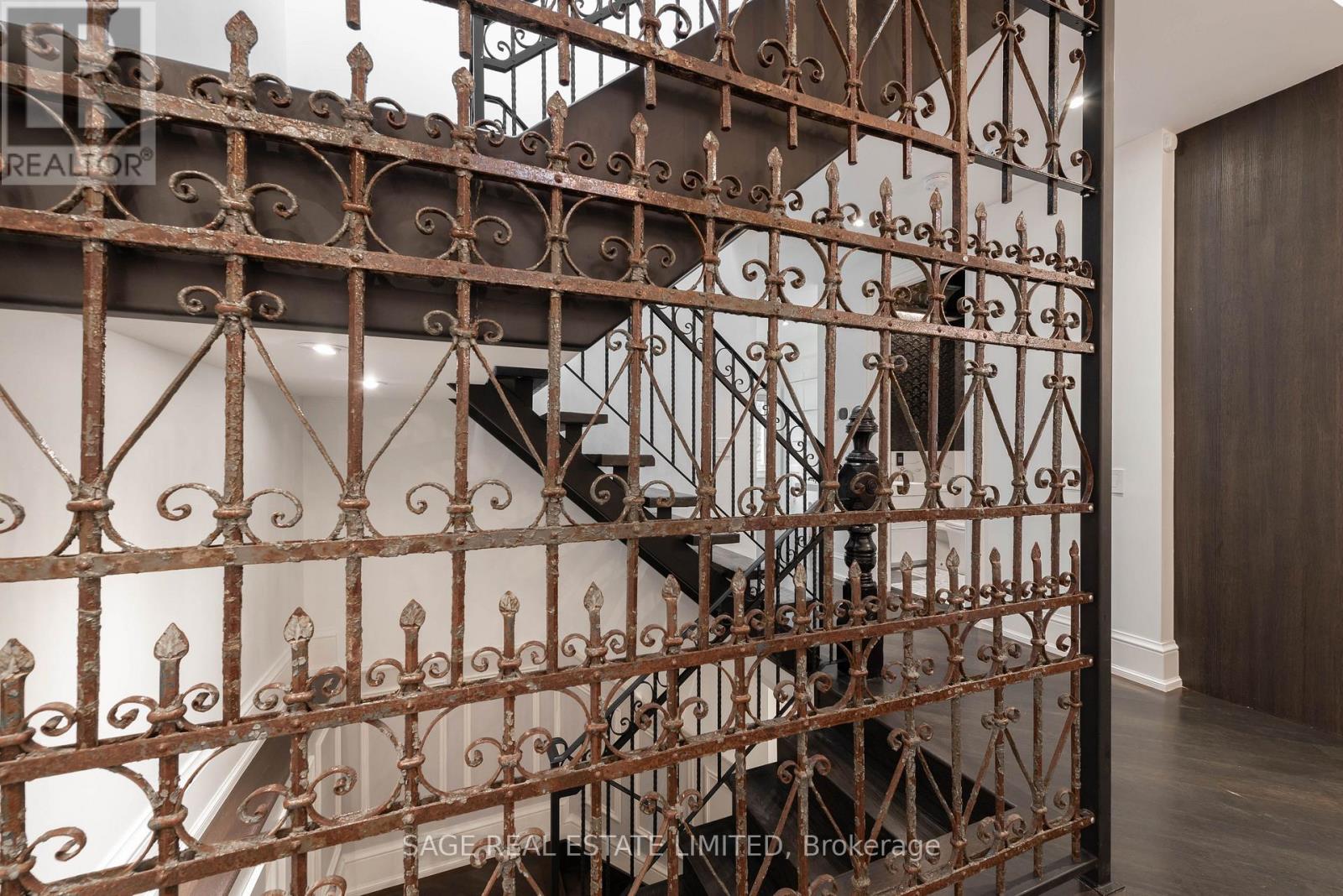 170 Silverthorne Avenue, Toronto, Ontario  M6N 3K3 - Photo 14 - W12597108