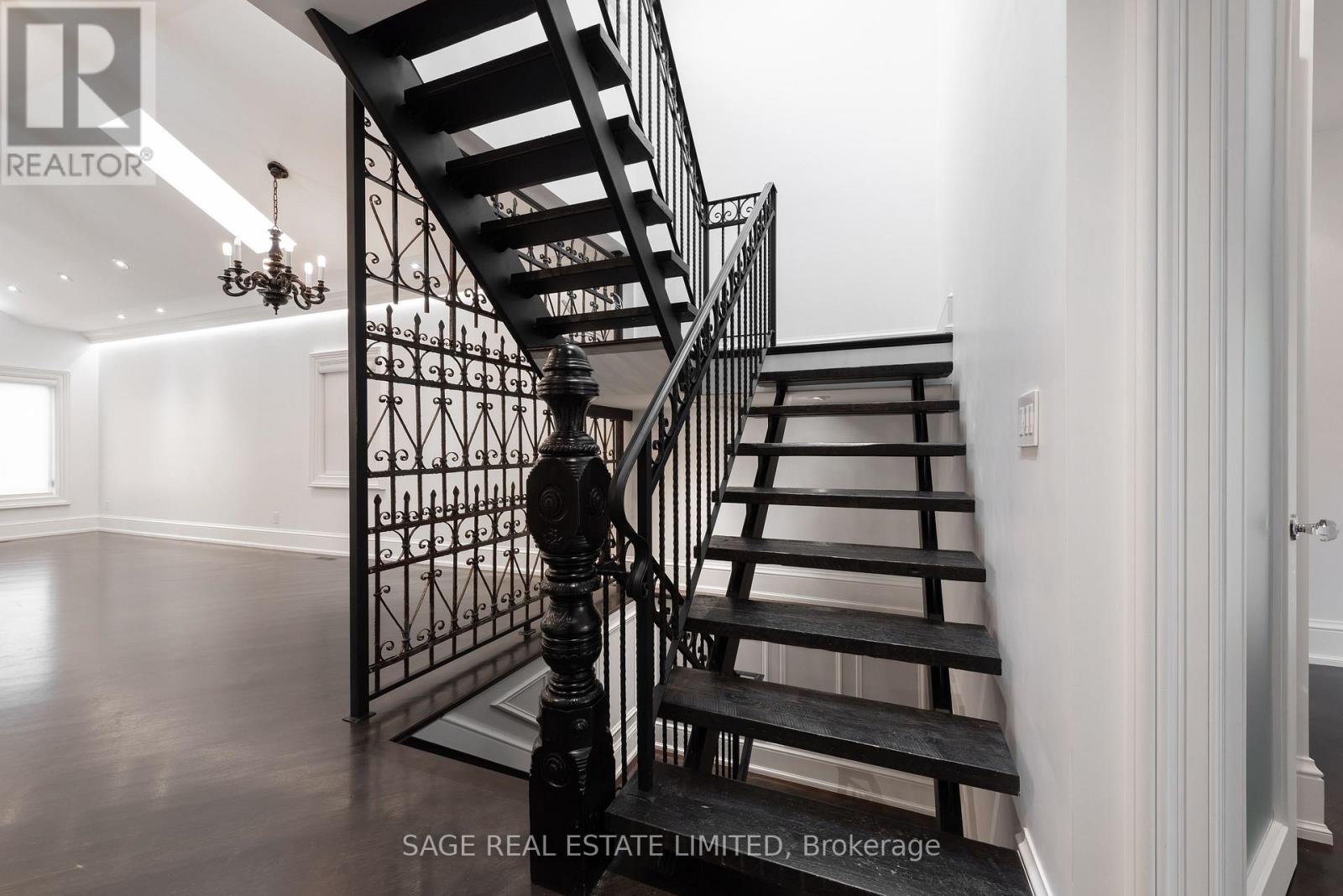 170 Silverthorne Avenue, Toronto, Ontario  M6N 3K3 - Photo 17 - W12597108