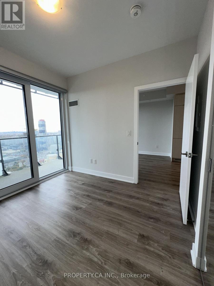 4002 - 430 Square One Drive, Mississauga, Ontario  L5B 0L6 - Photo 10 - W12597184