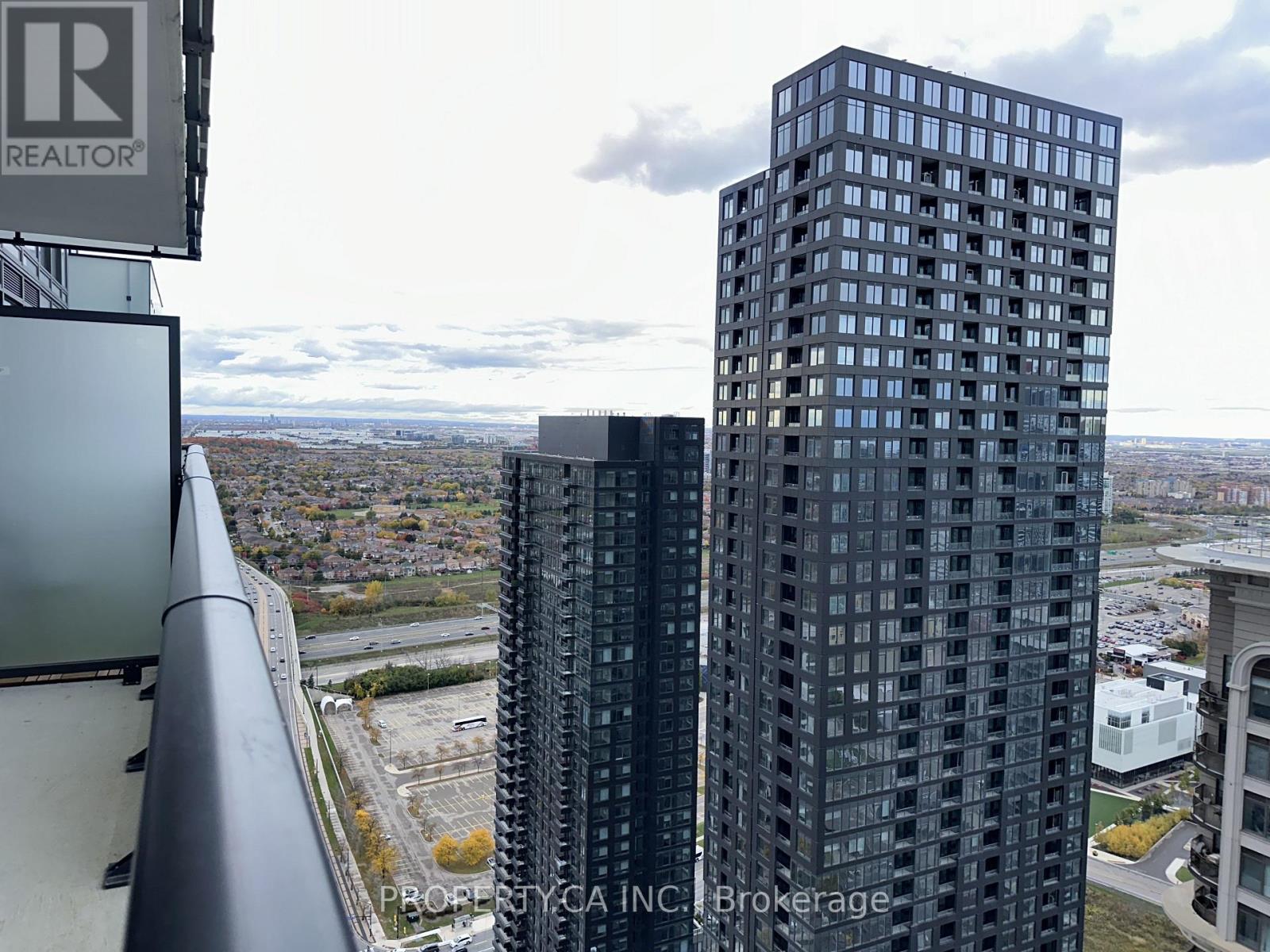 4002 - 430 Square One Drive, Mississauga, Ontario  L5B 0L6 - Photo 20 - W12597184