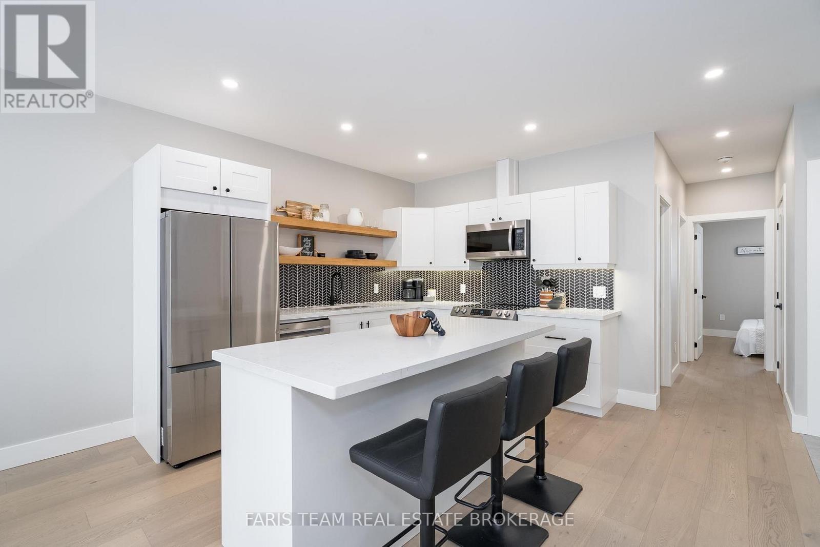 102 Main Street, Penetanguishene, Ontario  L9M 1T5 - Photo 27 - S12487171