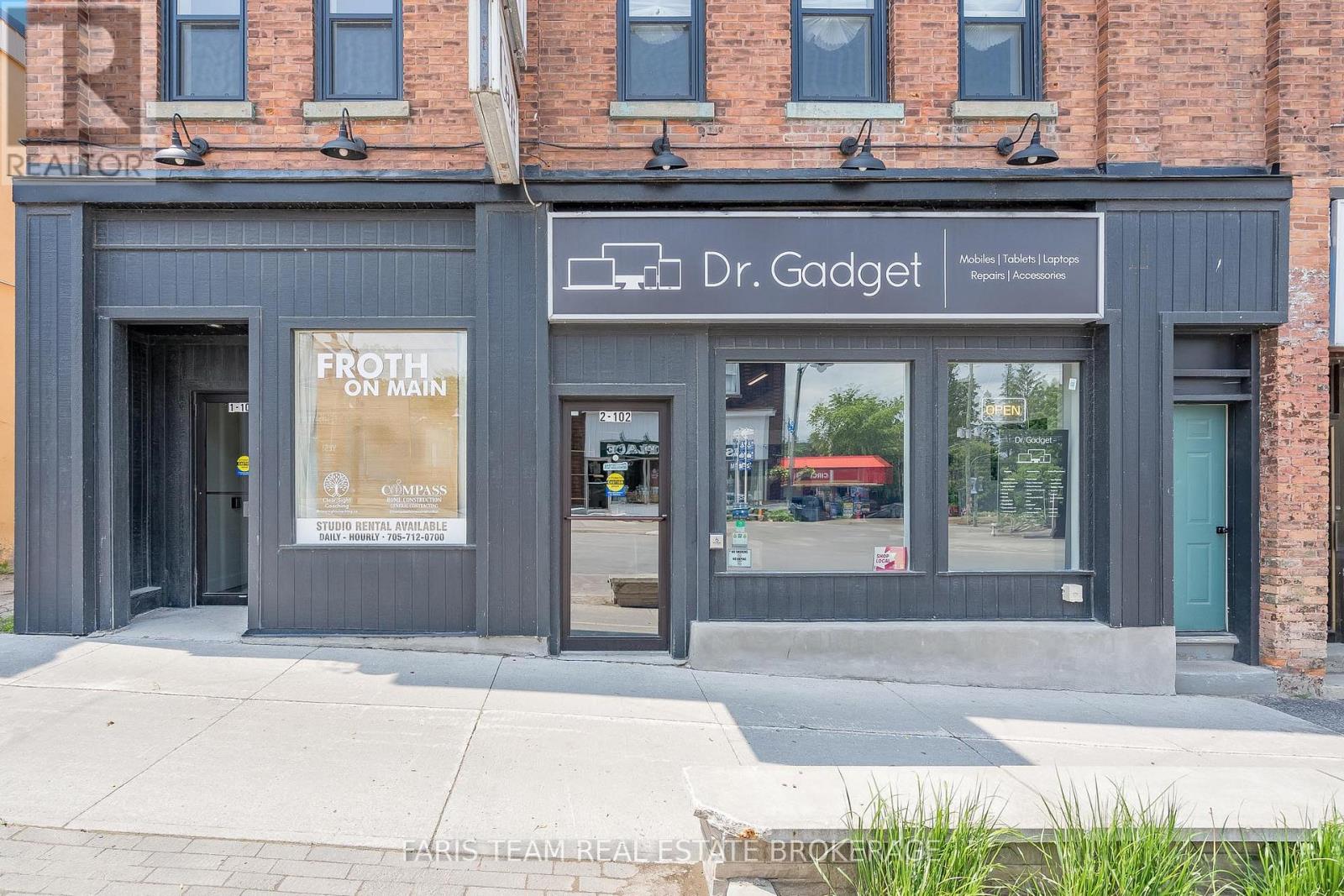 102 Main Street, Penetanguishene, Ontario  L9M 1T5 - Photo 4 - S12487171