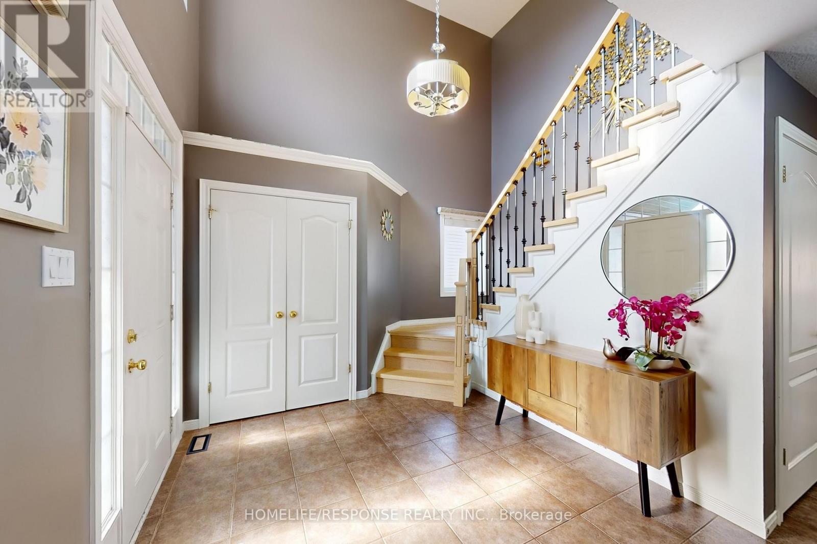 24 Murray Court, Orangeville, Ontario  L9W 0A1 - Photo 4 - W12466471