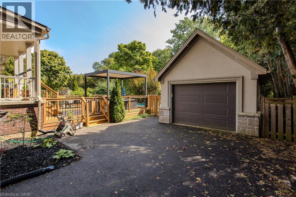 694 Cedar Avenue, Burlington, Ontario  L7T 2R7 - Photo 6 - 40772886