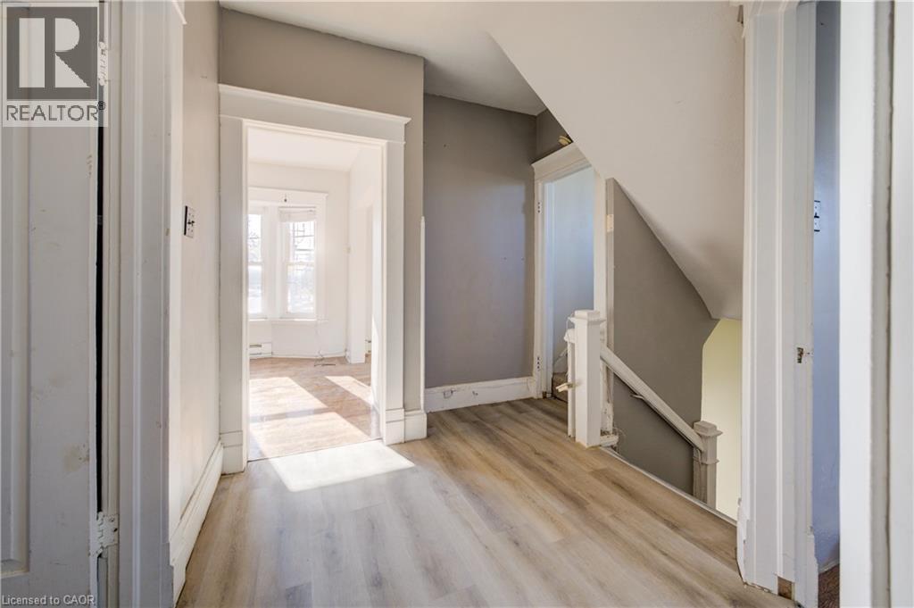 698 King Street W, Kitchener, Ontario  N2G 1E2 - Photo 9 - 40791675