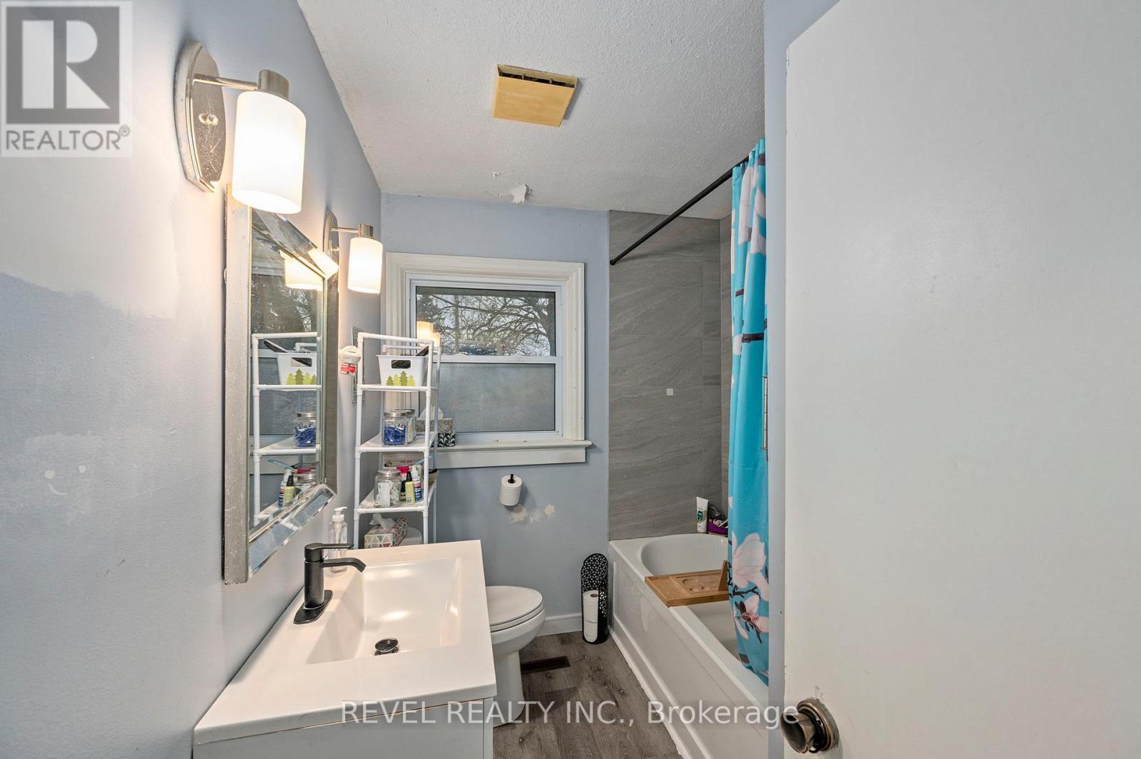 629 Victoria Street, Strathroy-Caradoc, Ontario  N7G 3C3 - Photo 17 - X12597284