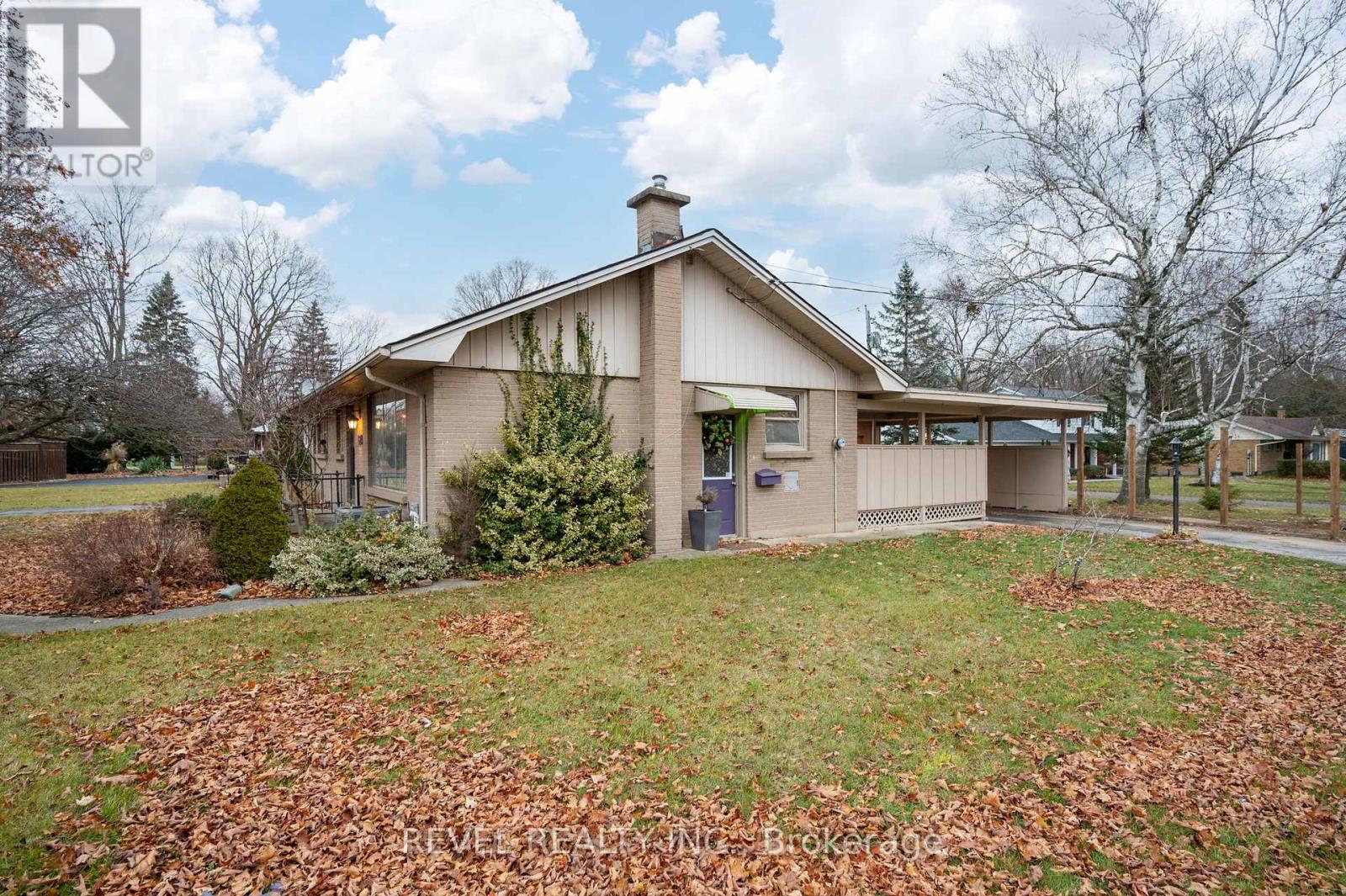 629 Victoria Street, Strathroy-Caradoc, Ontario  N7G 3C3 - Photo 3 - X12597284