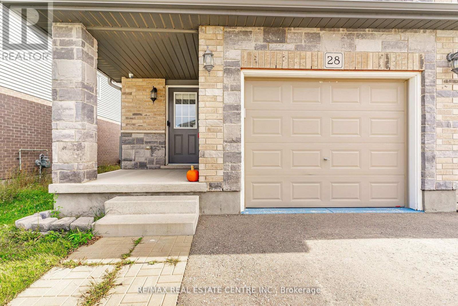 28 Newstead Road, Brant, Ontario  N3L 0G3 - Photo 5 - X12597092