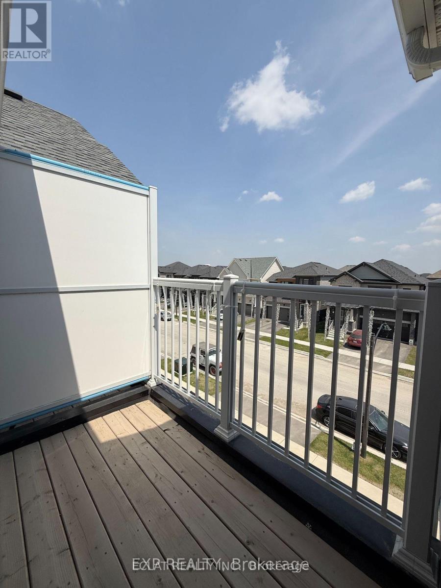 47 Holder Drive, Brantford, Ontario  N3T 0W8 - Photo 2 - X12597166