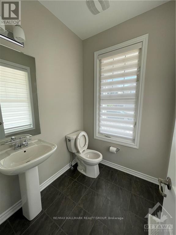 651 Broad Cove Crescent, Ottawa, Ontario  K2C 3H2 - Photo 8 - X12597288