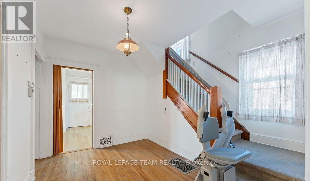 472 Edison Avenue, Ottawa, Ontario  K2A 1T9 - Photo 4 - X12597466