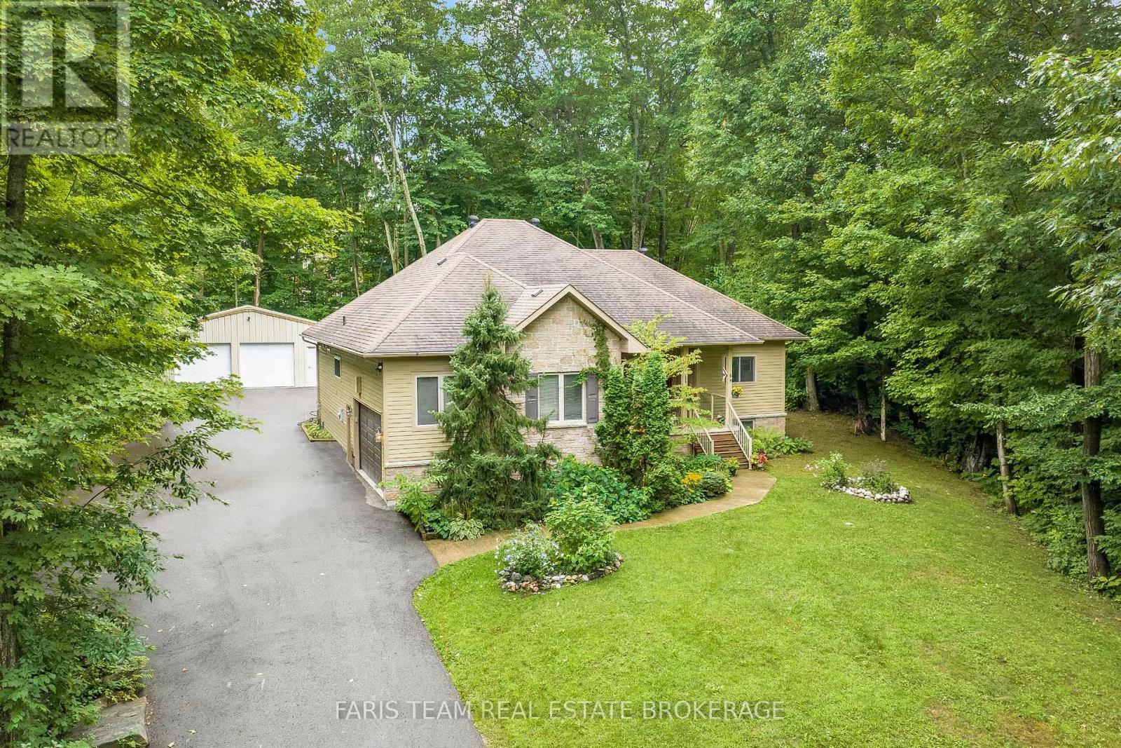 193 Gilwood Park Drive, Penetanguishene, Ontario  L9M 1Z3 - Photo 2 - S12458207