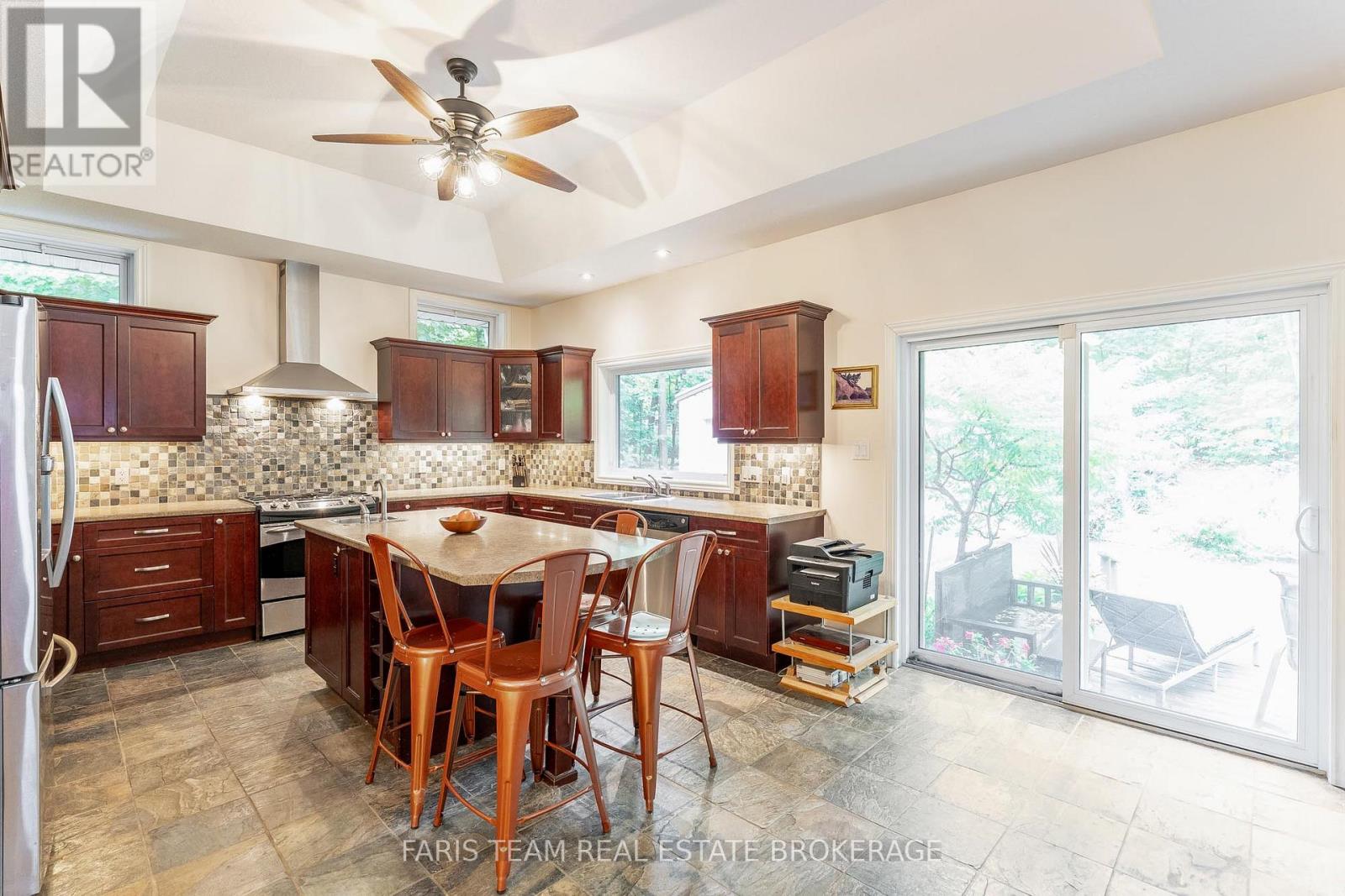 193 Gilwood Park Drive, Penetanguishene, Ontario  L9M 1Z3 - Photo 6 - S12458207