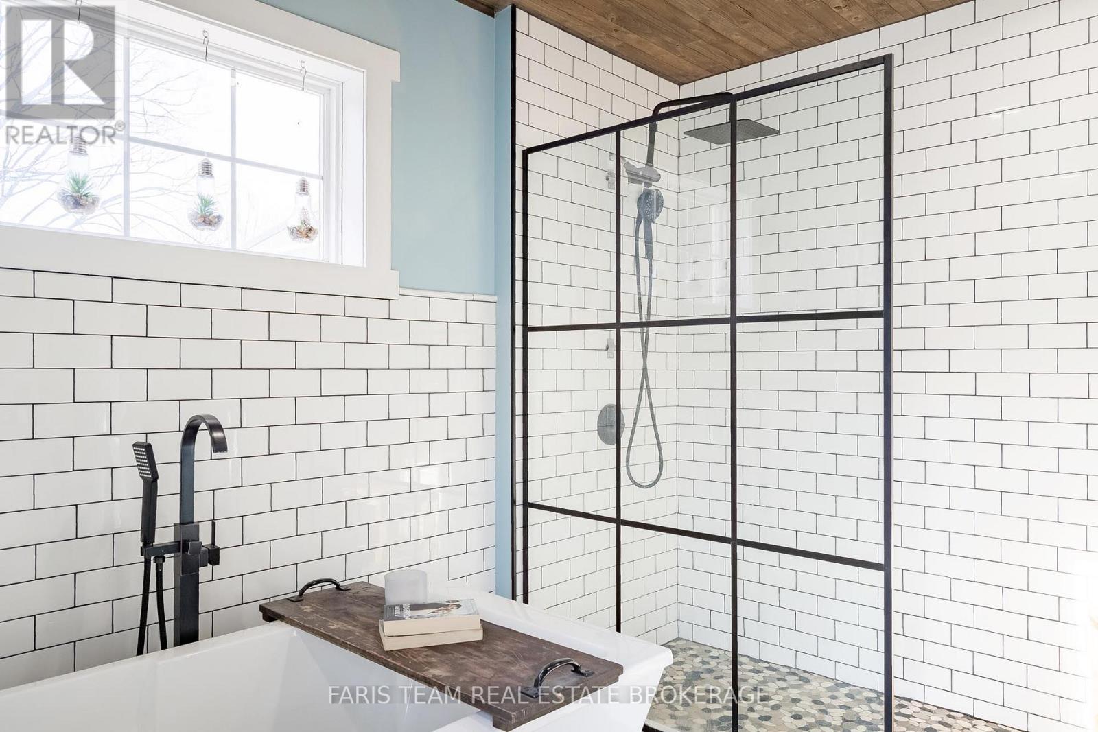 1074 Lafontaine Road, Penetanguishene, Ontario  L9M 1P9 - Photo 23 - S12565484