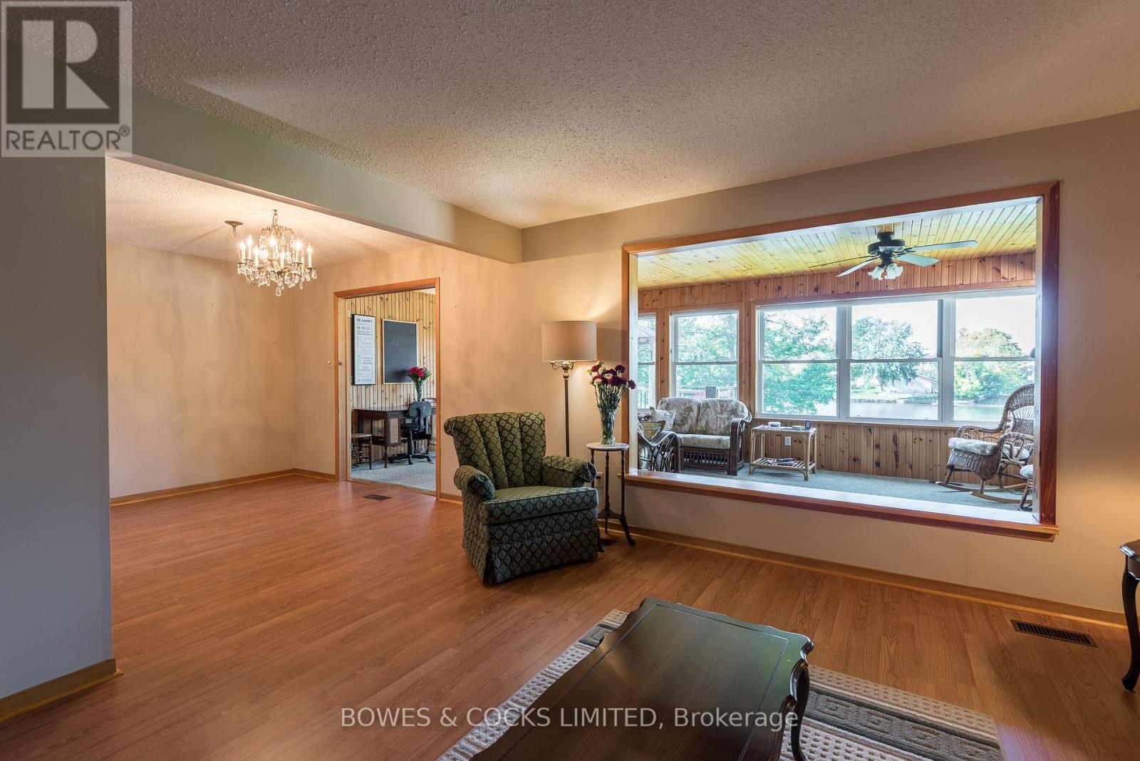 274 Sherin Avenue, Peterborough, Ontario  K9J 1B6 - Photo 9 - X12442561