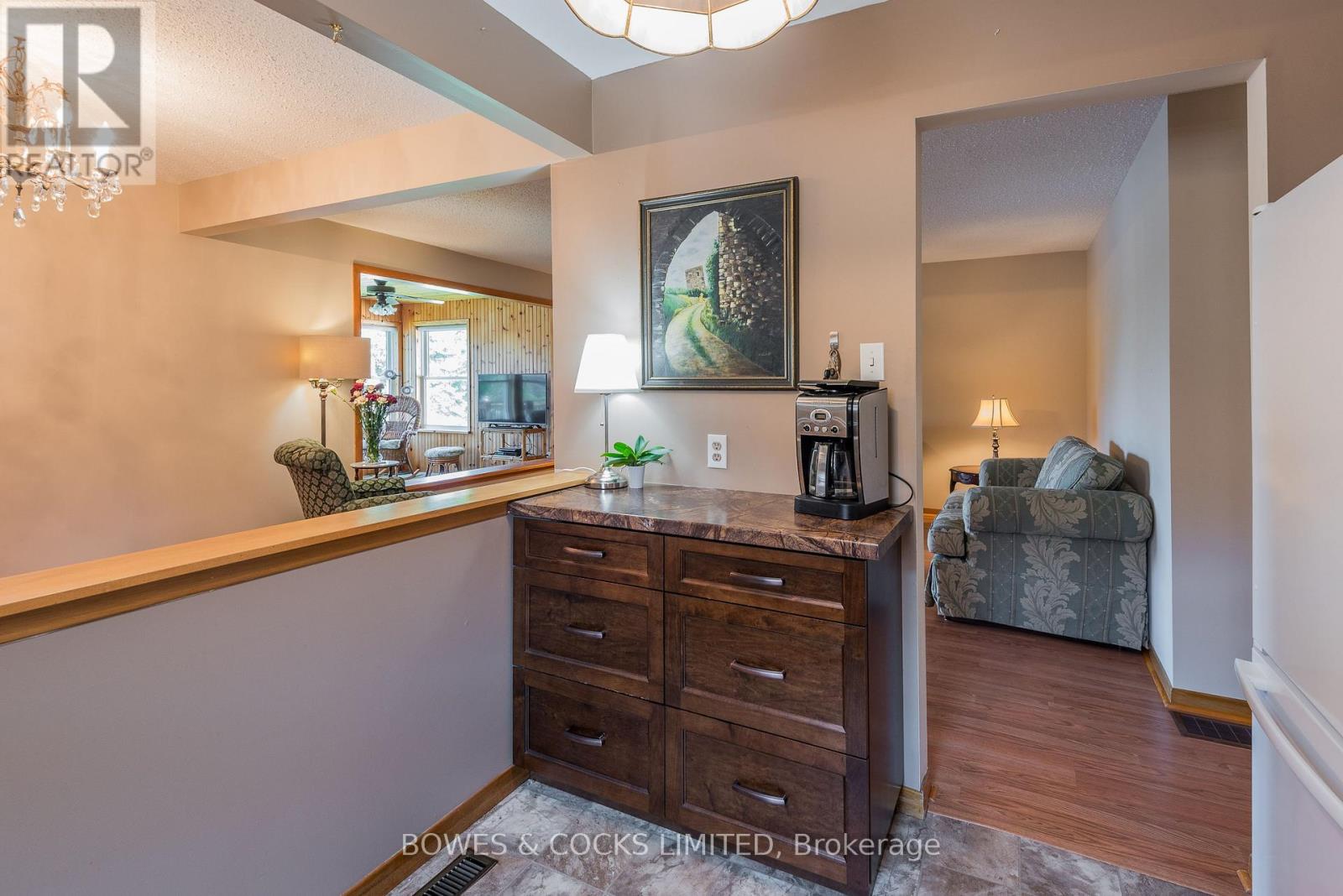 274 Sherin Avenue, Peterborough, Ontario  K9J 1B6 - Photo 6 - X12442561