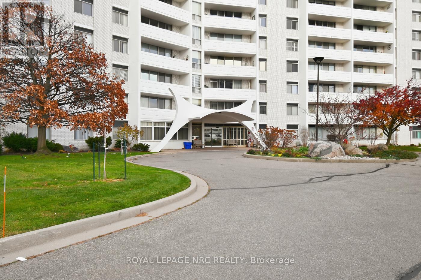 710 - 15 Towering Heights Boulevard, St. Catharines, Ontario  L2T 3G7 - Photo 2 - X12597368