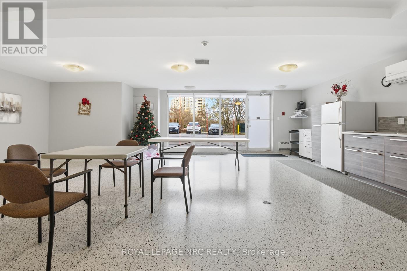 710 - 15 Towering Heights Boulevard, St. Catharines, Ontario  L2T 3G7 - Photo 4 - X12597368