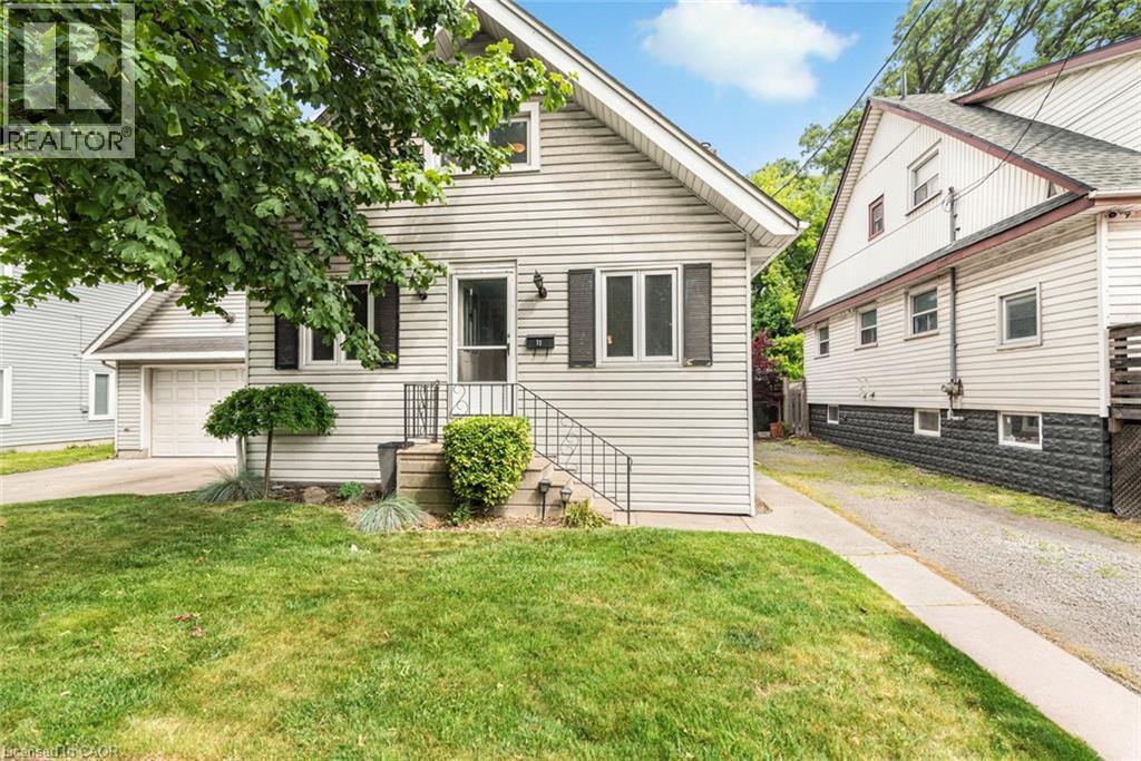 11 GRAFTON Avenue, Hamilton, Ontario