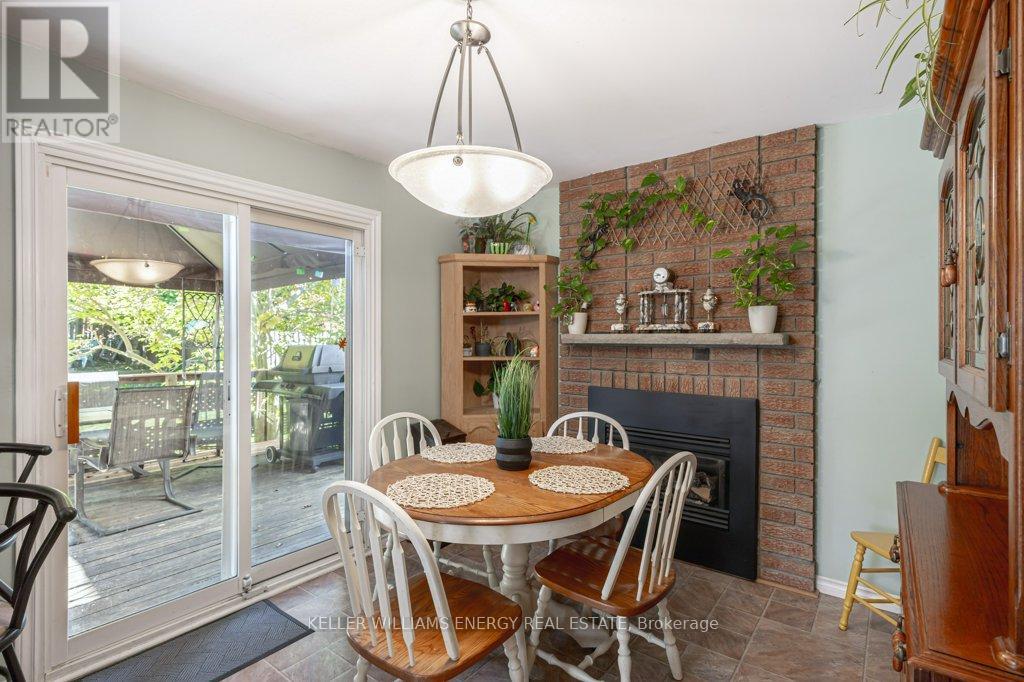 17 Barrow Court, Whitby, Ontario  L1P 1E4 - Photo 10 - E12597406