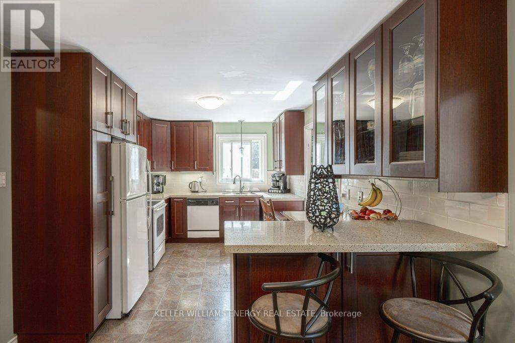 17 Barrow Court, Whitby, Ontario  L1P 1E4 - Photo 11 - E12597406