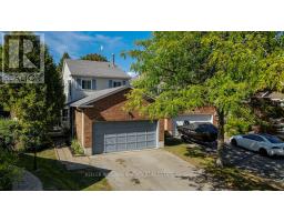 17 BARROW COURT, Whitby, Ontario