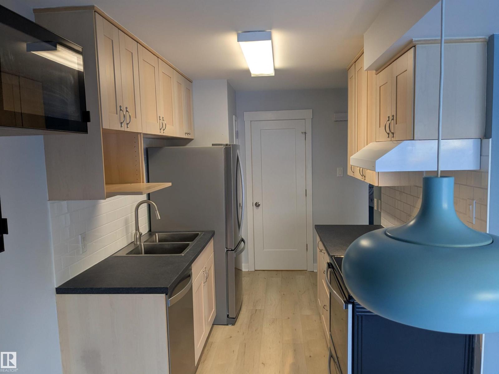 #j 16405 89 Av Nw, Edmonton, Alberta  T5R 4S1 - Photo 6 - E4467286