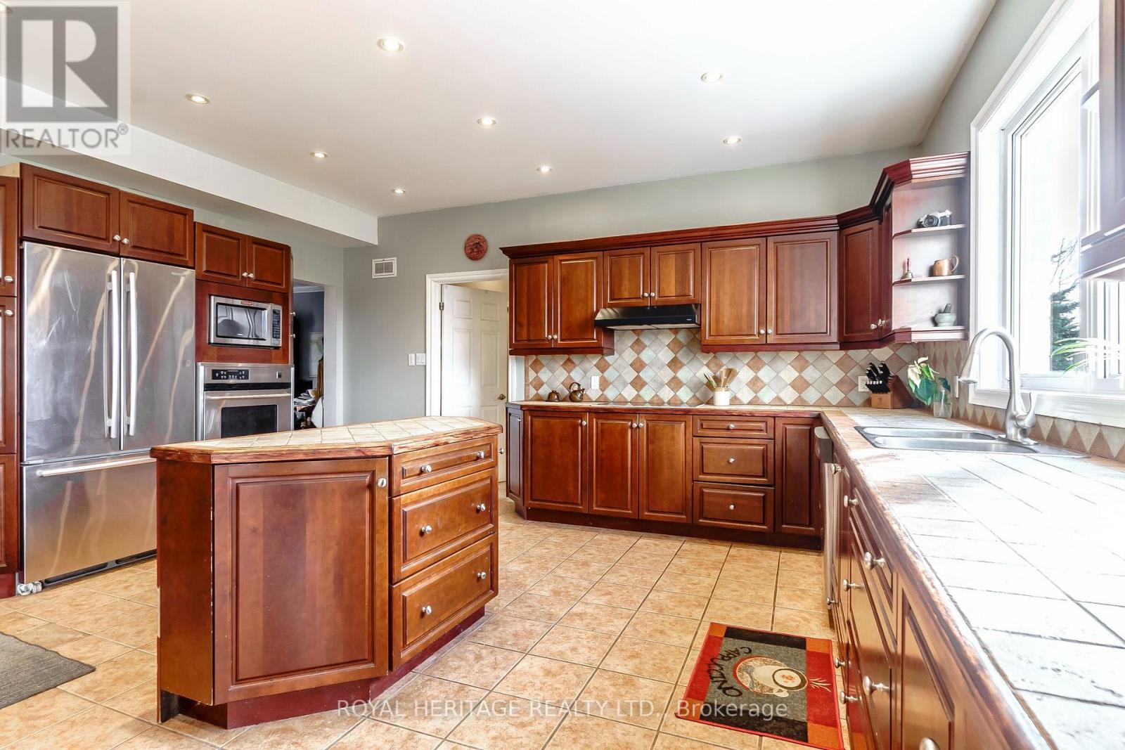 2435 Elm Tree Road, Kawartha Lakes (Fenelon), Ontario  K0M 1E0 - Photo 13 - X12597342