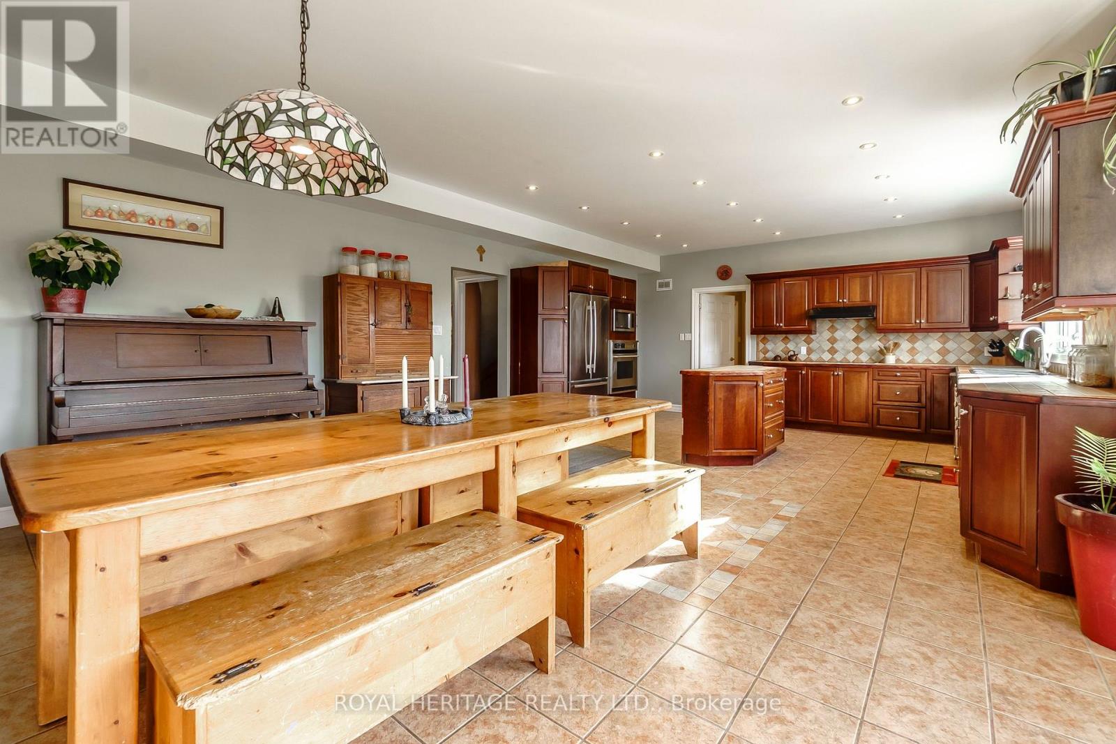 2435 Elm Tree Road, Kawartha Lakes (Fenelon), Ontario  K0M 1E0 - Photo 7 - X12597342