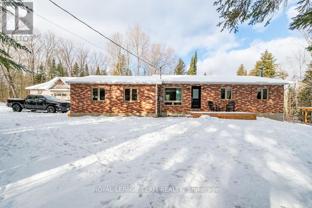 74 Castleford Road, Horton, Ontario  K7V 3Z8 - Photo 1 - X12597408
