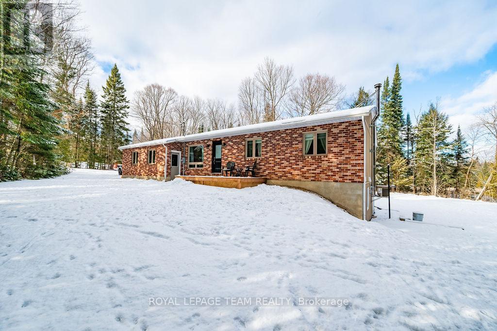 74 Castleford Road, Horton, Ontario  K7V 3Z8 - Photo 2 - X12597408