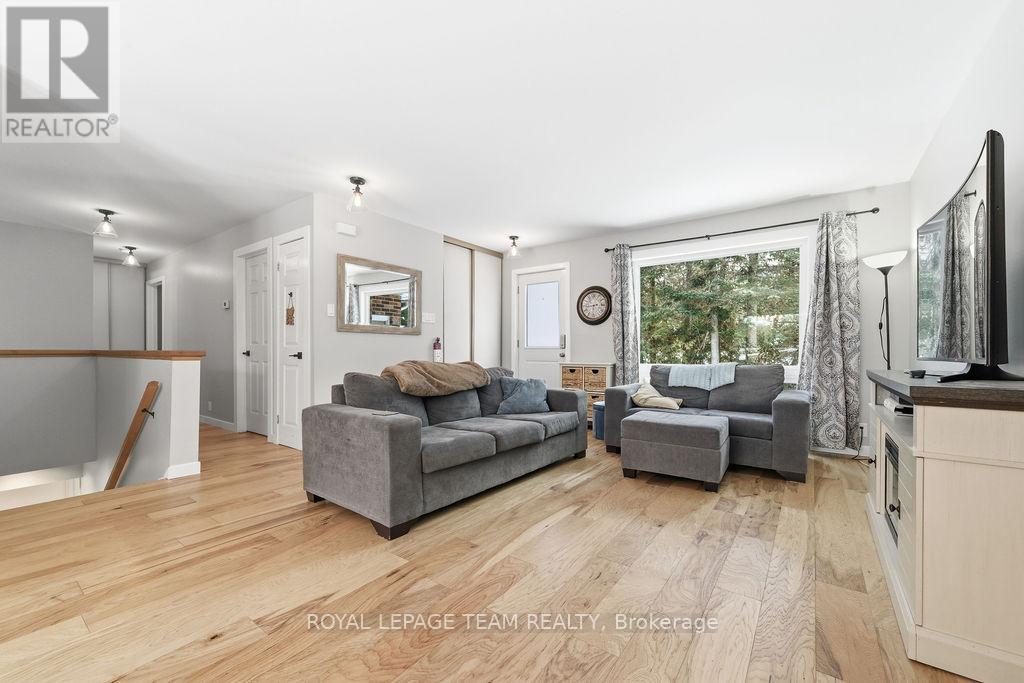 74 Castleford Road, Horton, Ontario  K7V 3Z8 - Photo 3 - X12597408