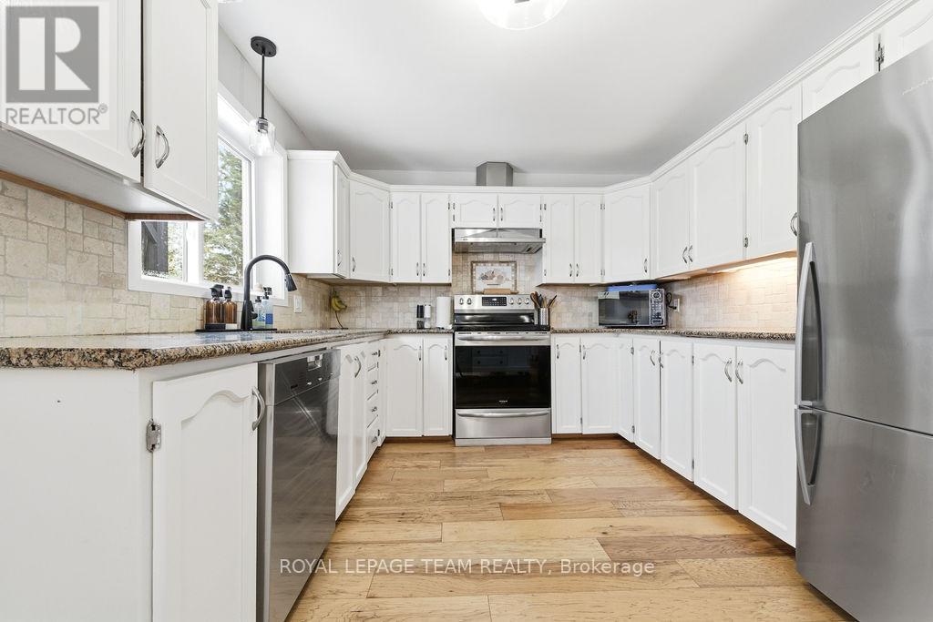 74 Castleford Road, Horton, Ontario  K7V 3Z8 - Photo 9 - X12597408