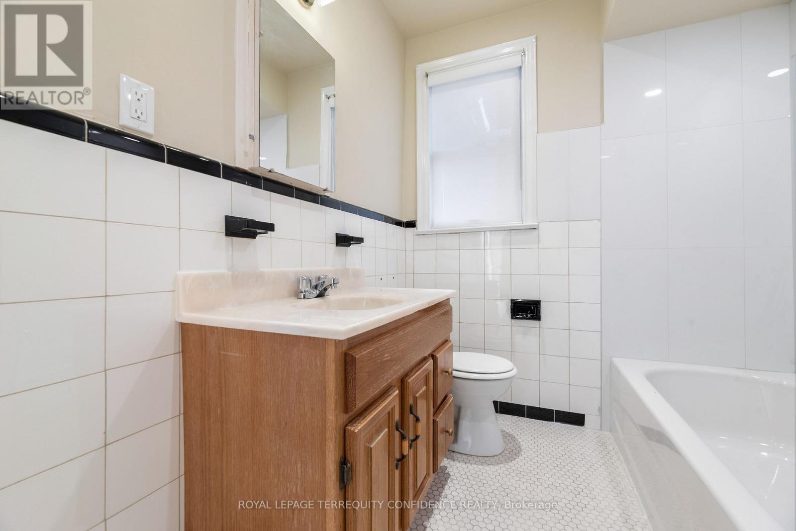 377 Horsham Avenue, Toronto, Ontario  M2R 1H1 - Photo 12 - C12597256