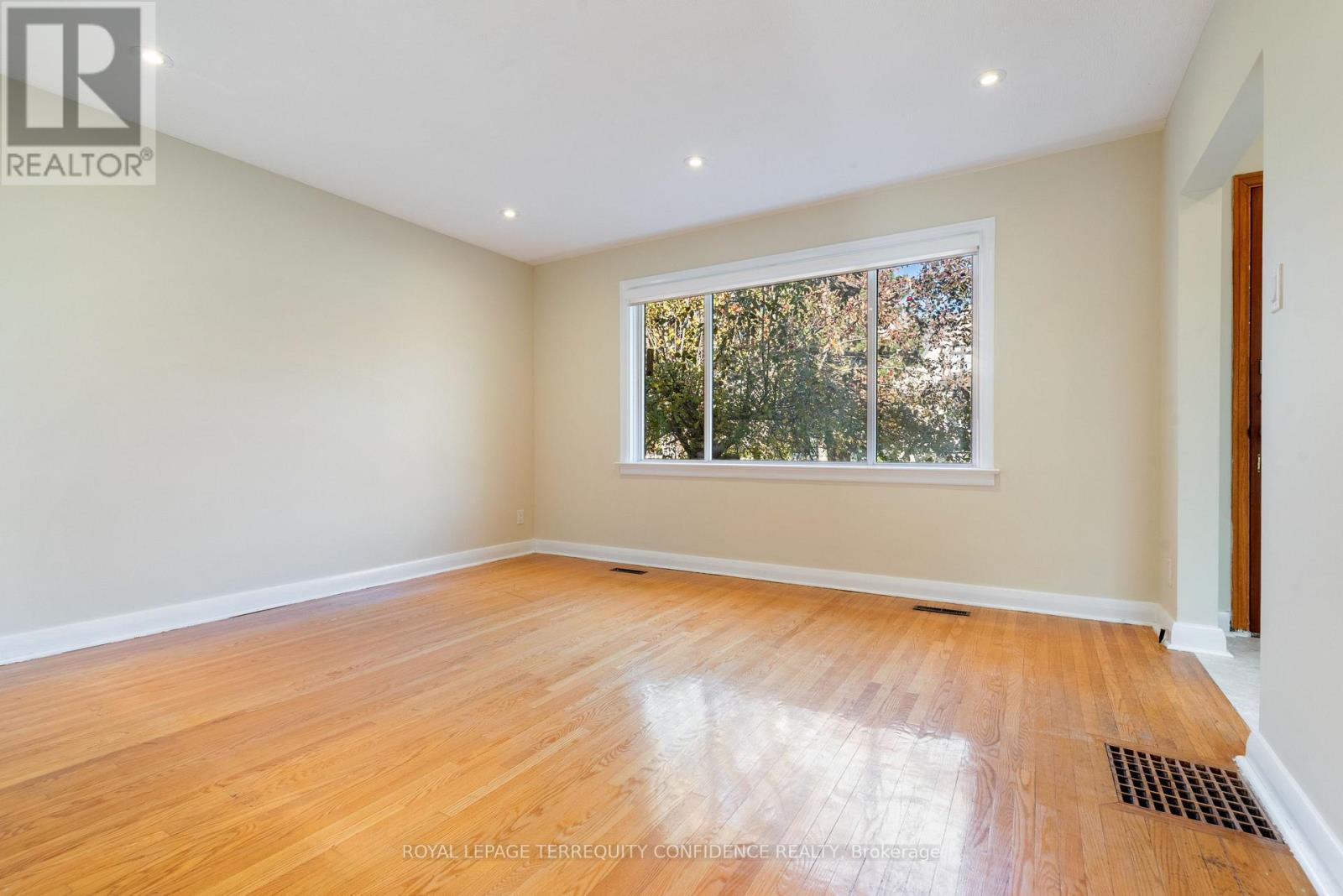 377 Horsham Avenue, Toronto, Ontario  M2R 1H1 - Photo 3 - C12597256