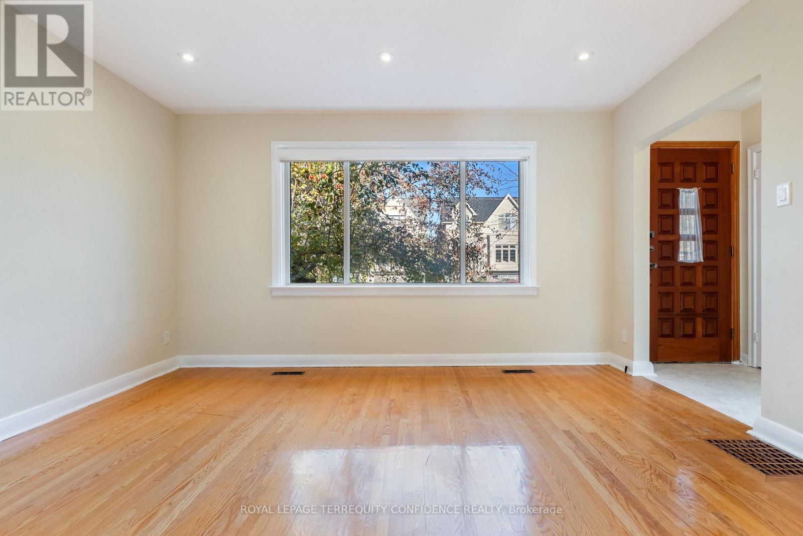 377 Horsham Avenue, Toronto, Ontario  M2R 1H1 - Photo 4 - C12597256